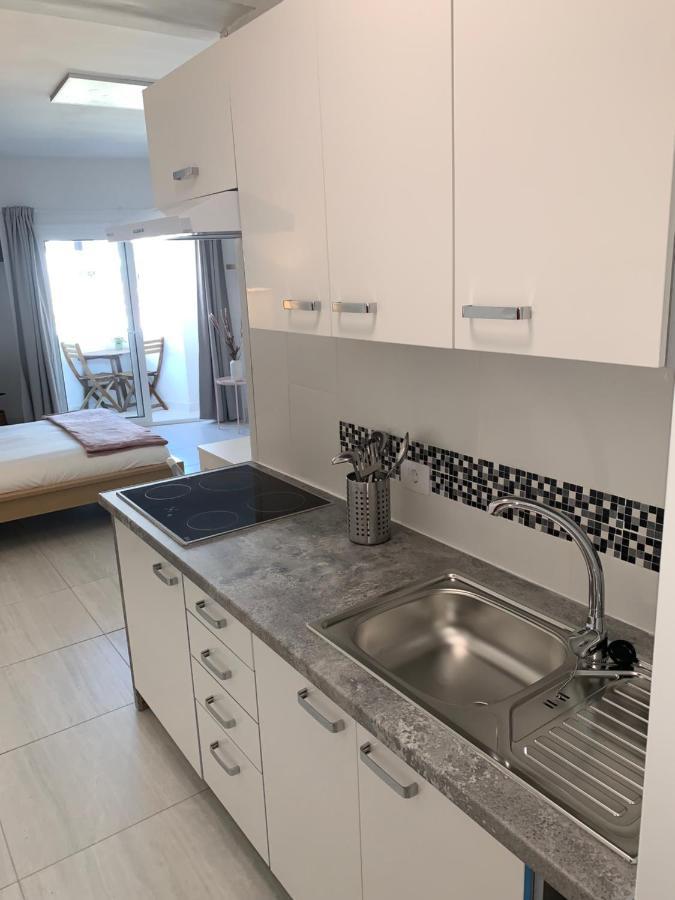 Estudio La Gavota, A 2 Minutos De La Playa Apartment Los Cristianos  Bagian luar foto